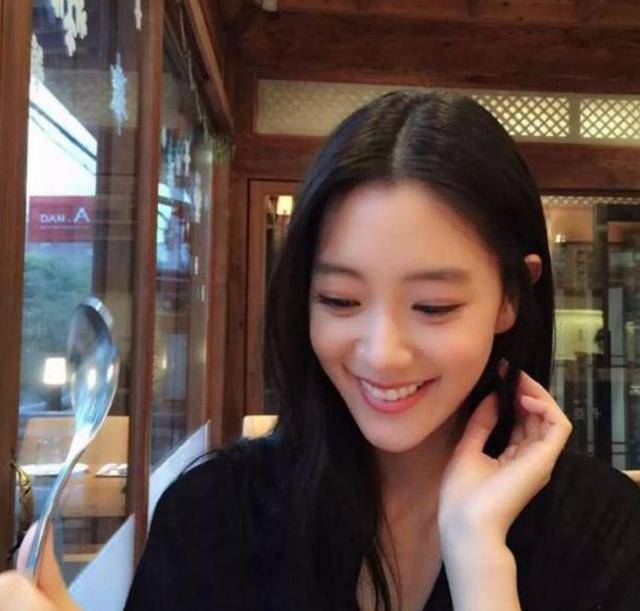 嘴唇直播下载 子弹与玫瑰